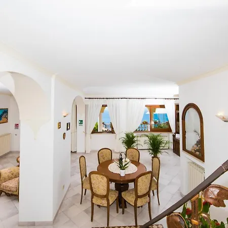 Savina - Elegant Family Overlooks Amalfi Coast - فيلة بوسيتانو