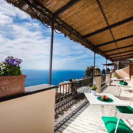 Savina - Elegant Family Overlooks Amalfi Coast -