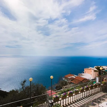 Villa Savina - Elegant Family Overlooks Amalfi Coast -