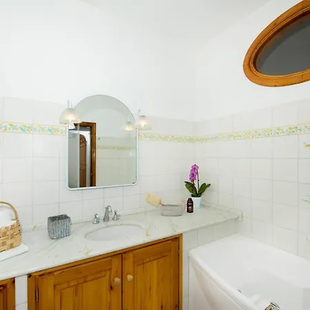 Villa Savina - Elegant Family Overlooks Amalfi Coast - Positano