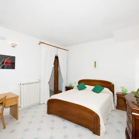 Savina - Elegant Family Overlooks Amalfi Coast - Positano