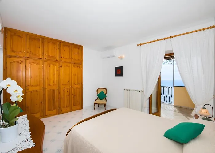 Savina - Elegant Family Overlooks Amalfi Coast -